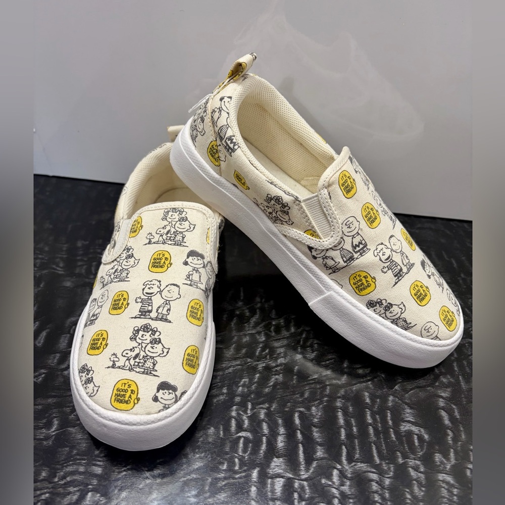 Peanuts Cream and Yellow Canvas Shoes